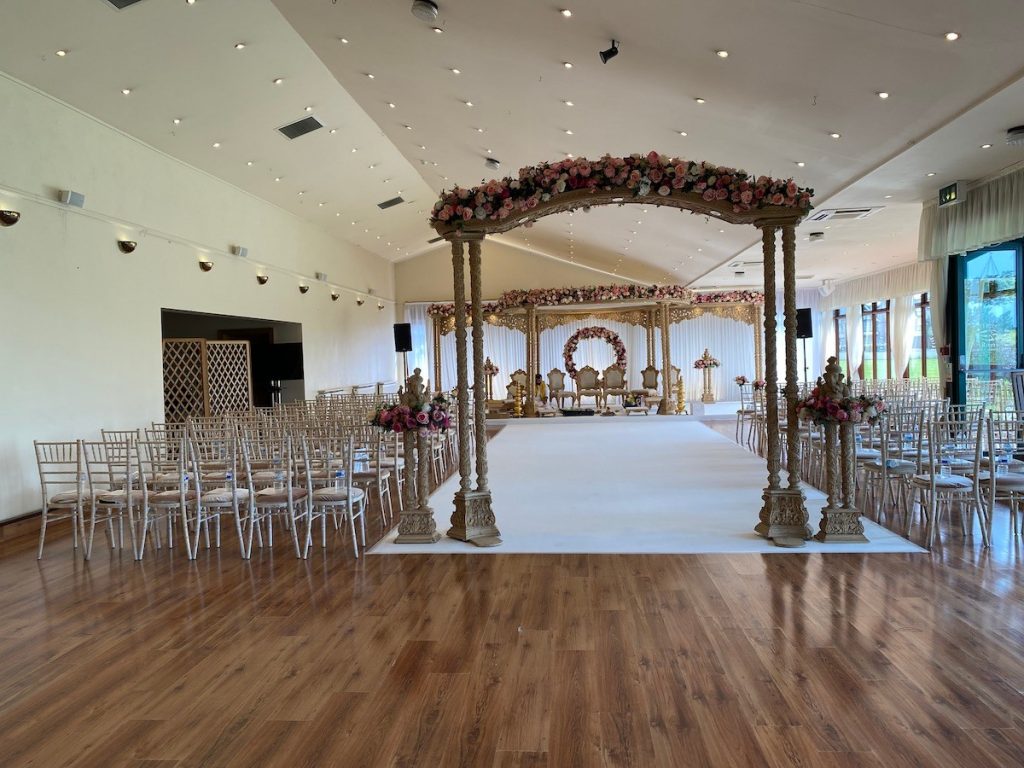 hindu wedding with toastmaster