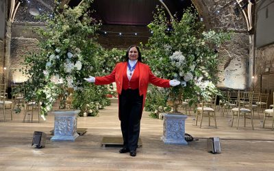 How can a Hindu Female Toastmaster help your Wedding run smoothly?